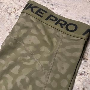 NIKE PRO DRI FIT LEGGINGS
